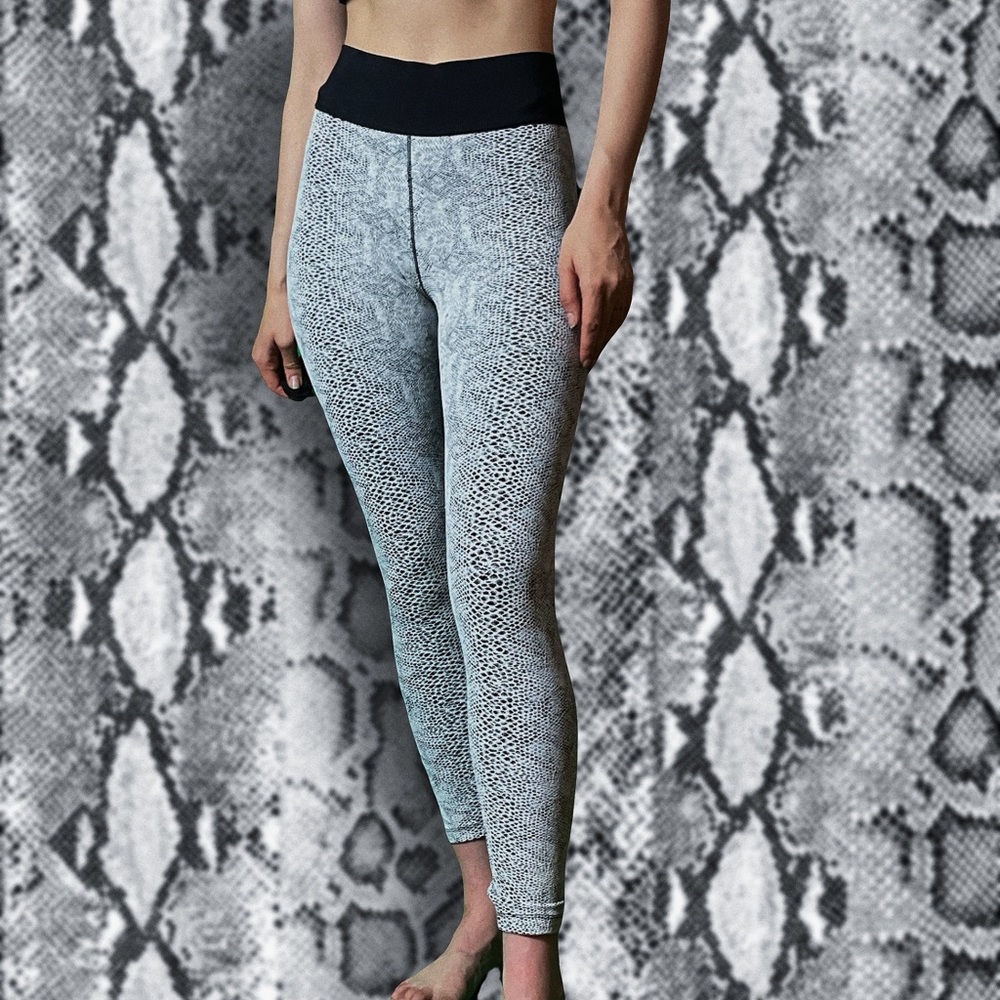 Bluelifefit White Python Yoga Set With 2 Sport Br… - image 4